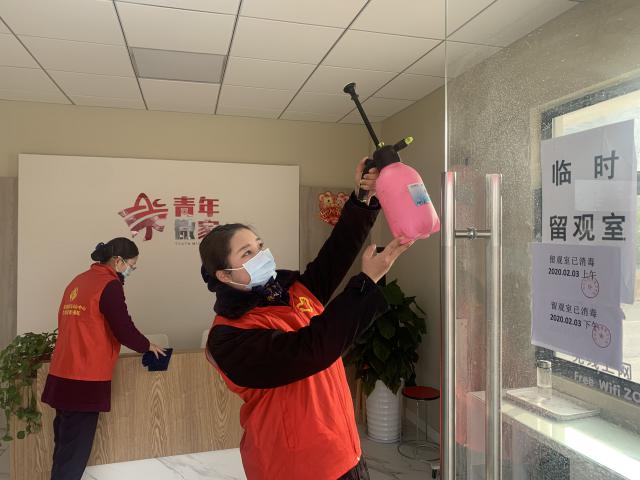 13馬鞍山中心將中心“青年微家”陣地改為臨時留觀室，青年志愿者定期進行場所消毒處理，進一步發(fā)揮團屬陣地和青年志愿者作用（3）.jpg
